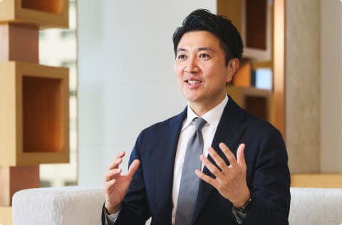 代表がメッセージを伝えている様子