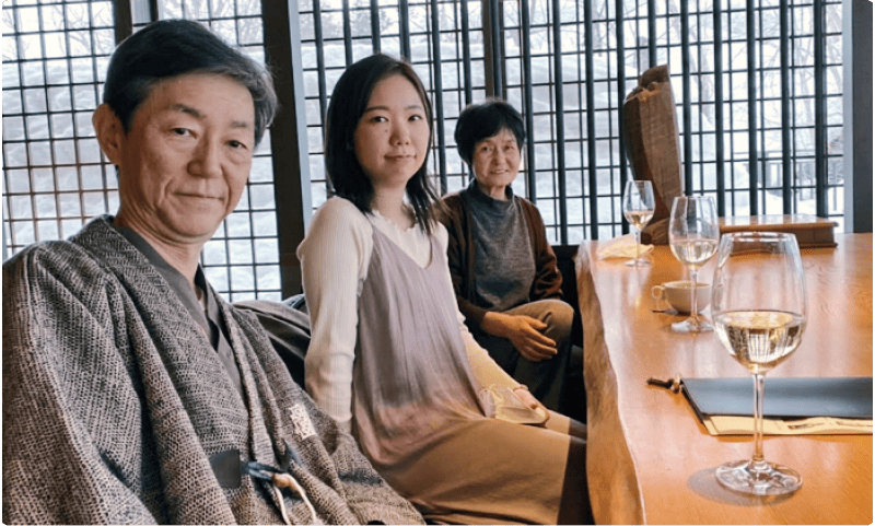 家族旅行支援制度を利用して家族旅行に行っている様子