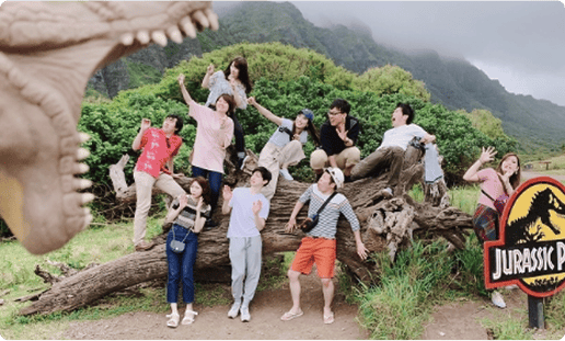 報奨旅行で遊園地に行っている様子