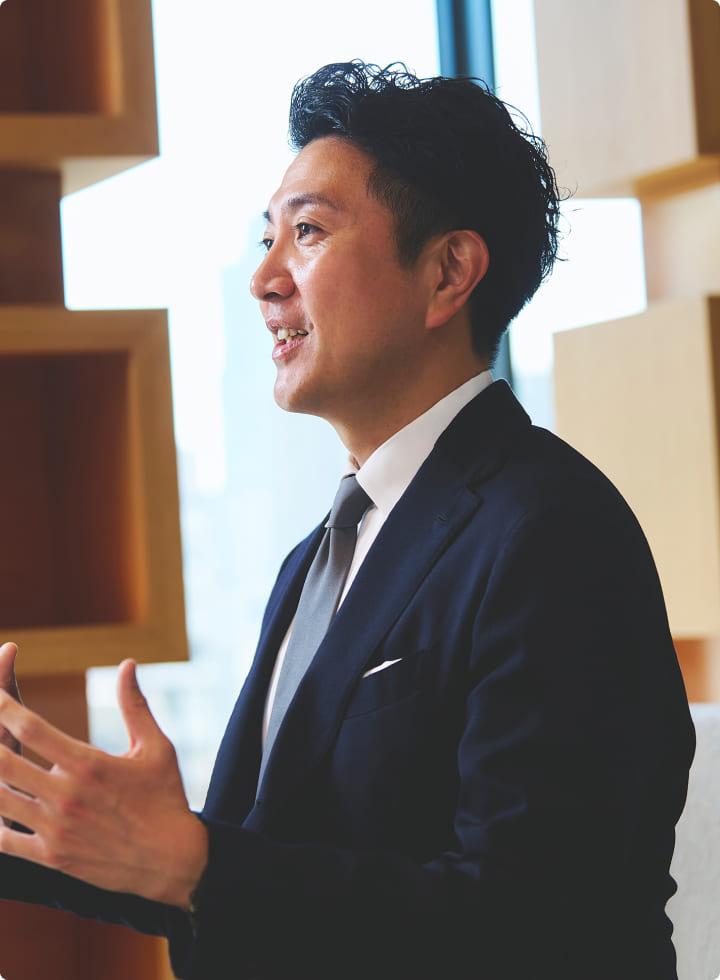 代表取締役 堤 寛夫が受け答えしている様子