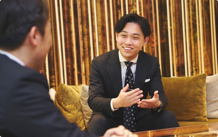 社員同士で交流している様子